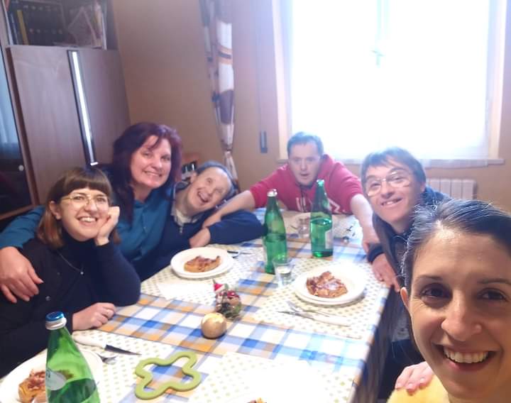 Pranzo condiviso nel progetto A Casa Nostra